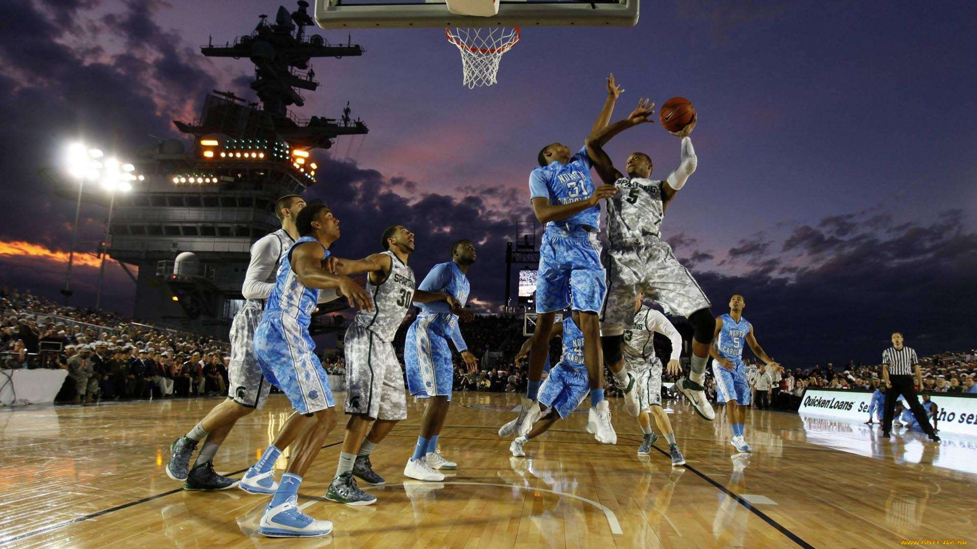 Обои college basketball on a ship Спорт Баскетбол, обои для рабочего стола,  фотографии college, basketball, on, ship, спорт, баскетбол, матч, корабль,  палуба, игроки Обои для рабочего стола, скачать обои картинки заставки на